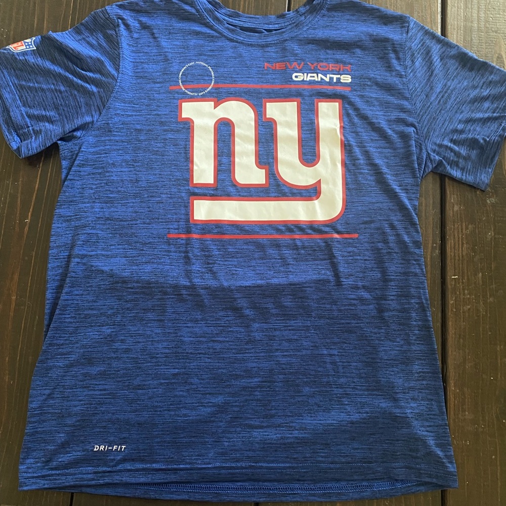 Nike Dri Fit. New York Giants shirt. Large. Excellent condition